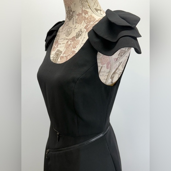 BCBGENERATION Black layered cap sleeve mini sheath dress w/ zipper detail size 6 - Picture 2 of 15